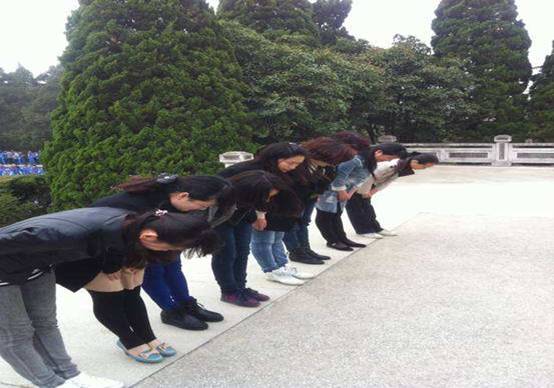 Ͽ���س�Ͷ�쿪չ������Ӣ�һ